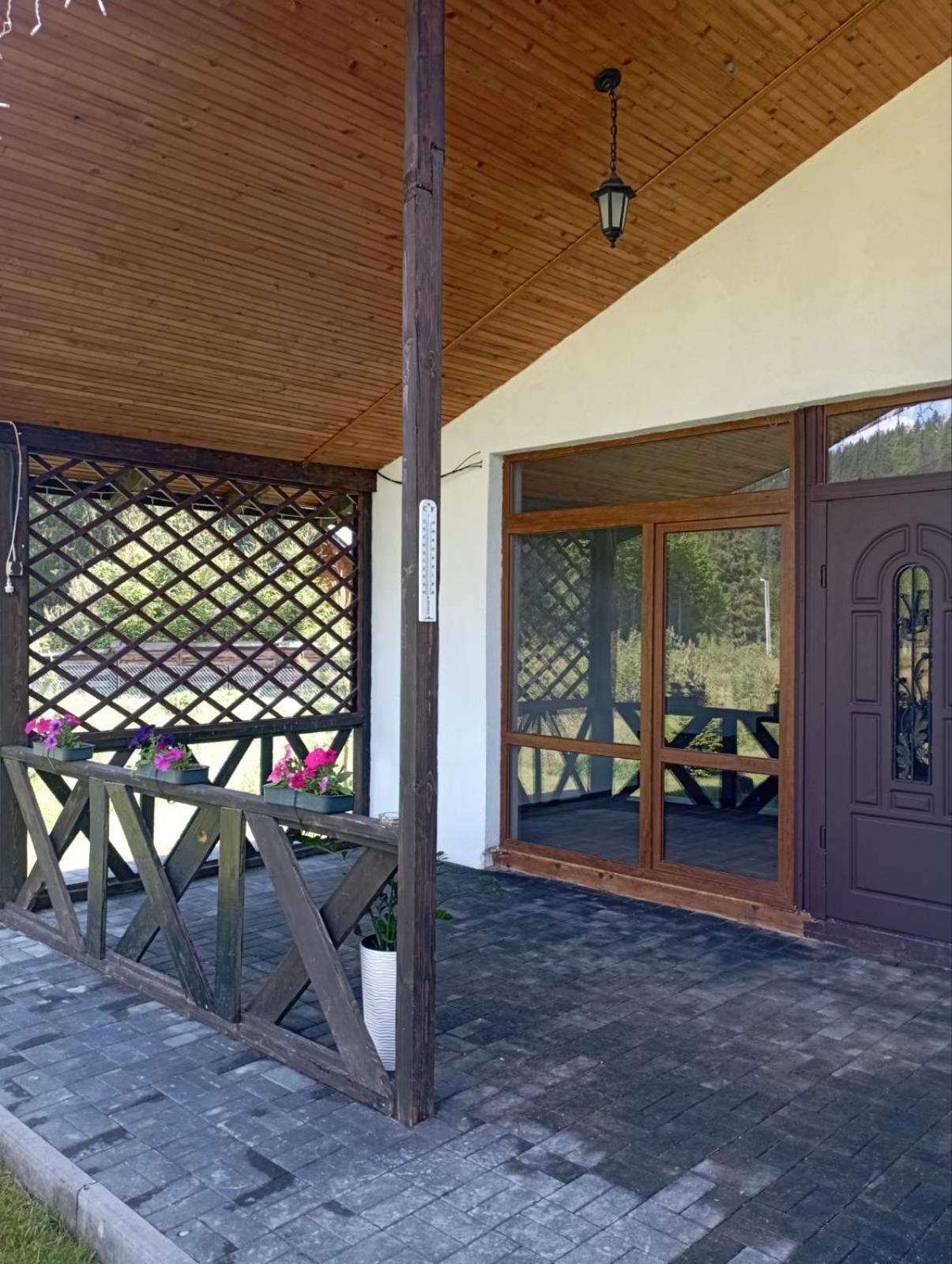 Gasthaus U Anastasii I Sofii Bilya Richki Mykulytschyn Exterior foto